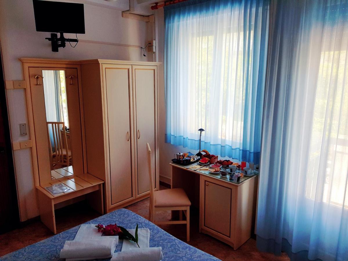 Rivazzurra Hotel ペザロ エクステリア 写真